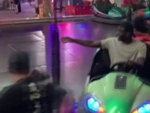 Balotelli Çarpışan Arabaya Binip Eğlendi