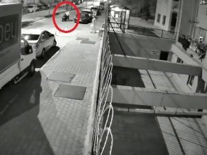 Bursa’da Göz Göre Göre Motosiklet Hırsızlığı Kamerada