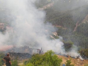 Alevlere Teslim Olan Ev Kullanılamaz Hale Geldi
