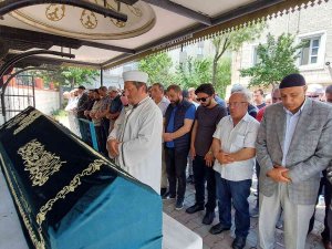 Fatih’teki Silahlı Çatışmada Ölen Adam Gözyaşları İçinde Defnedildi