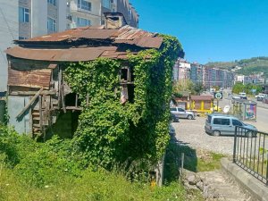 Giresun’da Metruk Binalar Yıkılıyor