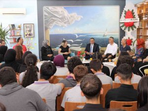 Başkan Yılmaz, Liseli Gençlerle Söyleşi Yaptı
