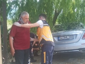 Kontrolden Çıkan Otomobil Ağaca Çarptı: 4 Yaralı