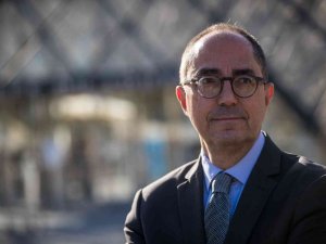 Louvre Müzesi’nin Eski Müdürüne Tarihi Eser Kaçakçılığına Karışma Suçlaması
