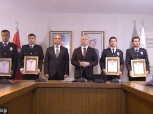 Bakan Soylu’dan Saldırı Girişimine Anında Müdahale Eden Polislere Ödül