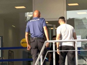 Beylikdüzü’nde Silahlı Banka Soygunu: 80 Bin Dolar Çalıp Kaçtılar