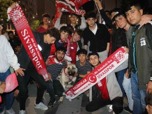 Sivasspor’da Taraftarların Kupa Sevinci Sürüyor