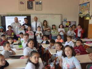 Tavşanlı’da Çocuklara Hayvan Sevgisi Aşılanıyor