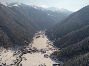 Uzungöl’un Kış Manzarasıyla Klip Yaptı