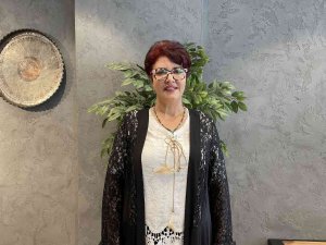 Ev Hanımlığından Yazarlığa Uzanan Yolculuk