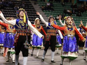 Denizli’de Halk Oyunları Şöleninde 22 Ekip Performanslarını Sergileyecek