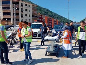 Hastanede Gerçeği Aratmayan Deprem Tatbikatı