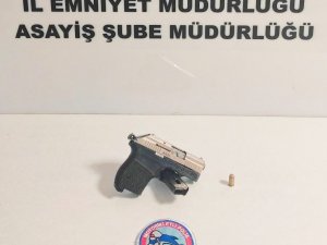 Polis Denetiminde 2 Kişinin Üzerinde Silah Ele Geçirildi
