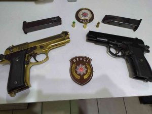 Bekçilerden Kaçan Şüpheli, 2 Tabancayla Yakalandı
