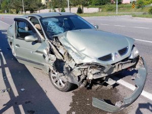 Pazara Araç Satın Almaya Giderken Kaza Yaptılar: 2 Yaralı