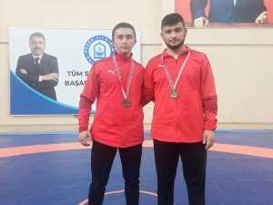 Güreşçiler 2 Altın Madalya Kazandı