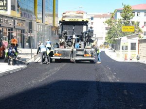 İ̇pekyolu’nda Sezonun İlk Asfaltı Döküldü