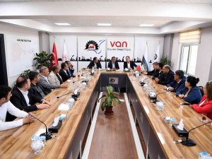 Başkan Seçer: "Belediyeler, İş Dünyası Ve Osb İle İç İçe Olmalı"