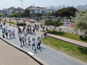 Bisiklet Sürerek İklim Değişikliğine Dikkat Çektiler