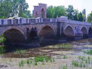 Sıcaklığın Vurduğu Edirne’deki Nehir Dibi Gördü