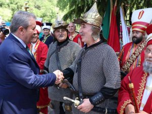 Akşemseddin Hazretleri Anmasına Binlerce Kişi Katıldı