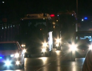 Fenerbahçe otobüsüne taşlı saldırı VİDEO İZLE
