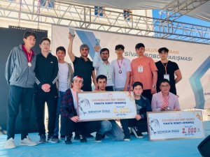 Anadolu İ̇mam Hatip Lisesinden Uluslararası Robot Yarışması’nda Çifte Zafer