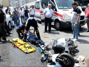Çorlu’da İki Motosikletin Kafa Kafaya Çarpıştığı Feci Kaza Kamerada: 3 Yaralı