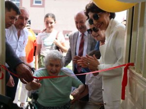Kütahya Enne İ̇lkokuluna Hayırseverden Kütüphane