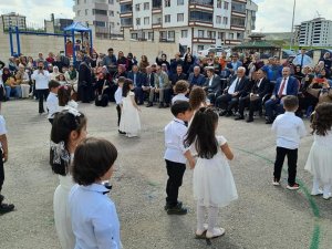 Miniklerden Yılsonu Gösterisi