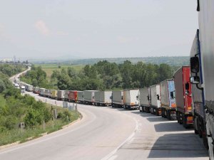 Gümrükte Tır Kuyruğu 40 Kilometreyi Aştı