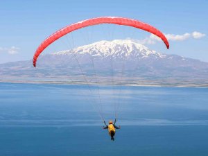 Türkiye Yamaç Paraşütü Şampiyonası, Van Gölü Sahillerinde Başladı