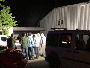 İ̇şyerine Silahlar Patladı 1’i Ağır İki Kişi Yaralandı