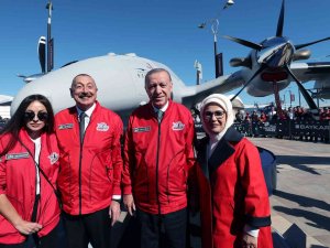 Erdoğan Ve Aliyev, Türk Yıldızları Ve Solo Türk Ekibinin Akrobasi Gösterisini İzledi