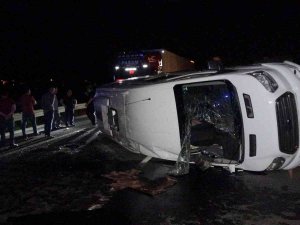 Öğrencileri Taşıyan Minibüs Otoyolda Kaza Yaptı: 17 Yaralı