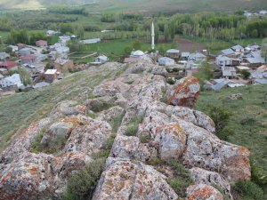 Bayburt’ta Ejderha Kayaları Efsanesi