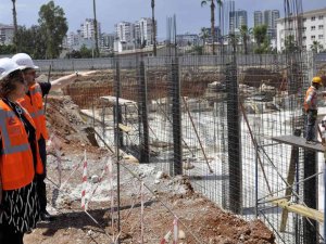 Ak Parti’li Yılmaz, Müftülük Külliyesi İnşaatında İncelemelerde Bulundu