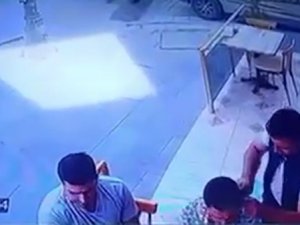 Husumetlisini Börekçide Yakalayıp Kulağını Kesti