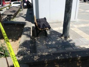Yattığı Bankta Ölü Bulundu
