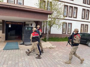 Başkale’de 2 Ayrı Suçtan Aranan Şahıs Yakalandı