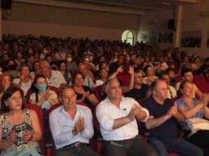 Burhaniye’de Türkülerle Yaza Merhaba Konserine Büyük İlgi