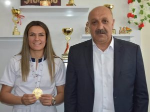 Başkan Zelyurt’dan Boks Şampiyonu Akbaş’a Tebrik