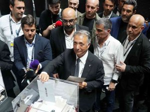 Beşiktaş Başkan Adayı Ahmet Nur Çebi Oyunu Kullandı