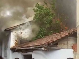 Bursa’da Mutfakta Çıkan Yangın Evi Kullanılamaz Hale Getirdi