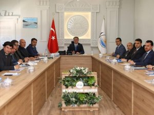 Vali Balcı, Büyükşehir Belediyesinin Yatırımlarıyla İlgili Toplantı Yaptı