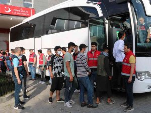 31 Bin 30 Düzensiz Göçmen Sınır Dışı Edildi