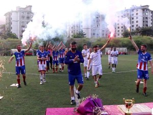 17 Sene Formasını Terlettiği Takıma Jübile Maçı İle Veda Etti
