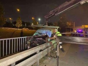 Aksaray’da Dur İhtarına Uymayan Alkollü Sürücü İle Polis Arasında Yaşanan Kovalamaca Bariyerlerde Son Buldu