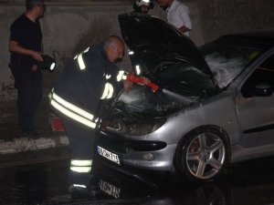 Yeni Aldığı Otomobili Seyir Halindeyken Yandı