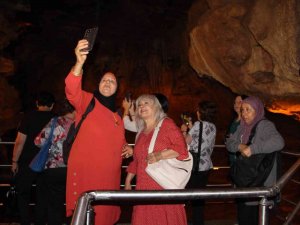 Bu Mağaraya En Çok Onlar İlgi Gösteriyor
